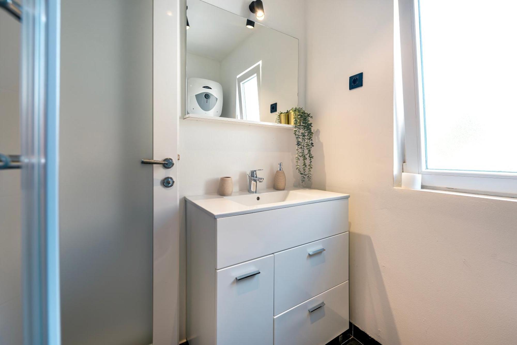 Break Apartment *